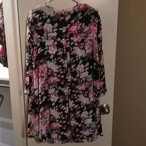 Floral tunic top size small fits like a medium